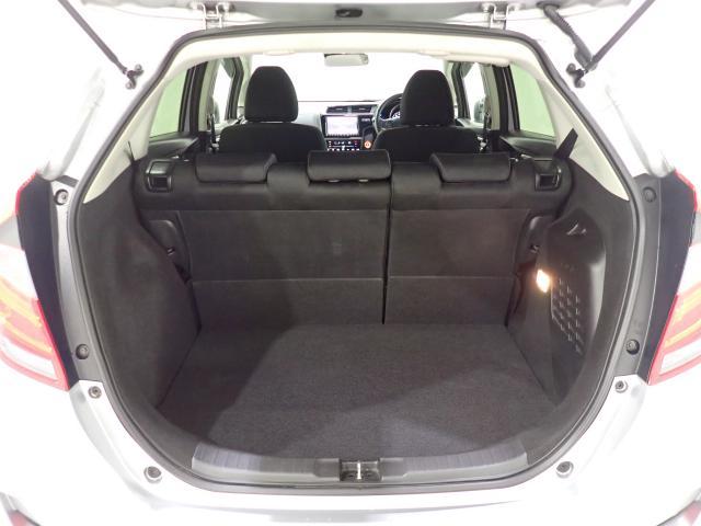 フィットハイブリッド Fコンフォートエディション シートヒータ USB接続 スマキー クルーズコントロール ETC車載器 リヤカメラ 横滑り防止機能 LEDヘッド ABS エアバッグ パワーウインドウ アイドリングストップ(24枚目)