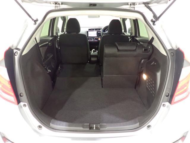 フィットハイブリッド Fコンフォートエディション シートヒータ USB接続 スマキー クルーズコントロール ETC車載器 リヤカメラ 横滑り防止機能 LEDヘッド ABS エアバッグ パワーウインドウ アイドリングストップ(25枚目)