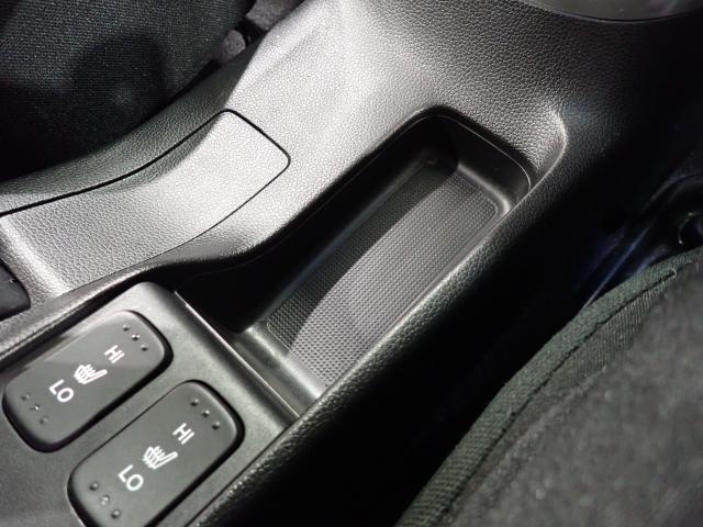 フィットハイブリッド Fコンフォートエディション シートヒータ USB接続 スマキー クルーズコントロール ETC車載器 リヤカメラ 横滑り防止機能 LEDヘッド ABS エアバッグ パワーウインドウ アイドリングストップ(40枚目)