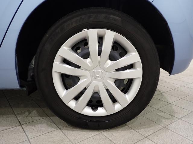 フィット ｅ：ＨＥＶホーム　クリソナ　助手席エアバッグ　運転席エアバッグ　アイドリングストップ　ＬＥＤライト　ＵＳＢ接続　バックカメラ　ＡＢＳ　サイドエアバッグ　オートクルーズコントロール　フルセグＴＶ　記録簿（8枚目）