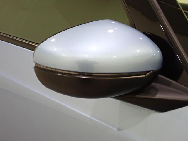 フィット ｅ：ＨＥＶホーム　クリソナ　助手席エアバッグ　運転席エアバッグ　アイドリングストップ　ＬＥＤライト　ＵＳＢ接続　バックカメラ　ＡＢＳ　サイドエアバッグ　オートクルーズコントロール　フルセグＴＶ　記録簿（9枚目）