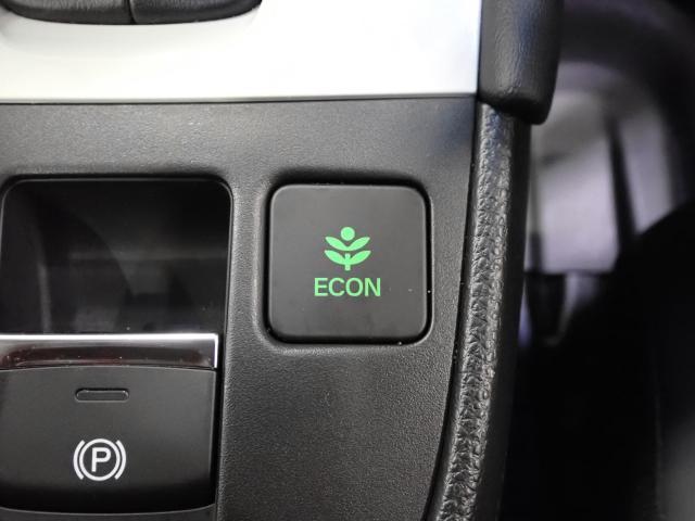 フィット ｅ：ＨＥＶホーム　クリソナ　助手席エアバッグ　運転席エアバッグ　アイドリングストップ　ＬＥＤライト　ＵＳＢ接続　バックカメラ　ＡＢＳ　サイドエアバッグ　オートクルーズコントロール　フルセグＴＶ　記録簿（18枚目）