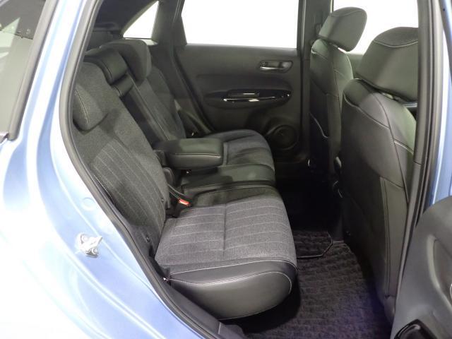 フィット ｅ：ＨＥＶホーム　クリソナ　助手席エアバッグ　運転席エアバッグ　アイドリングストップ　ＬＥＤライト　ＵＳＢ接続　バックカメラ　ＡＢＳ　サイドエアバッグ　オートクルーズコントロール　フルセグＴＶ　記録簿（20枚目）