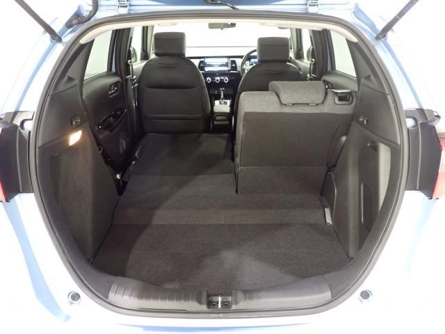 フィット ｅ：ＨＥＶホーム　クリソナ　助手席エアバッグ　運転席エアバッグ　アイドリングストップ　ＬＥＤライト　ＵＳＢ接続　バックカメラ　ＡＢＳ　サイドエアバッグ　オートクルーズコントロール　フルセグＴＶ　記録簿（23枚目）