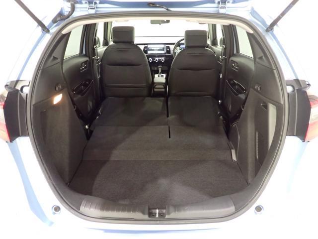 フィット ｅ：ＨＥＶホーム　クリソナ　助手席エアバッグ　運転席エアバッグ　アイドリングストップ　ＬＥＤライト　ＵＳＢ接続　バックカメラ　ＡＢＳ　サイドエアバッグ　オートクルーズコントロール　フルセグＴＶ　記録簿（24枚目）