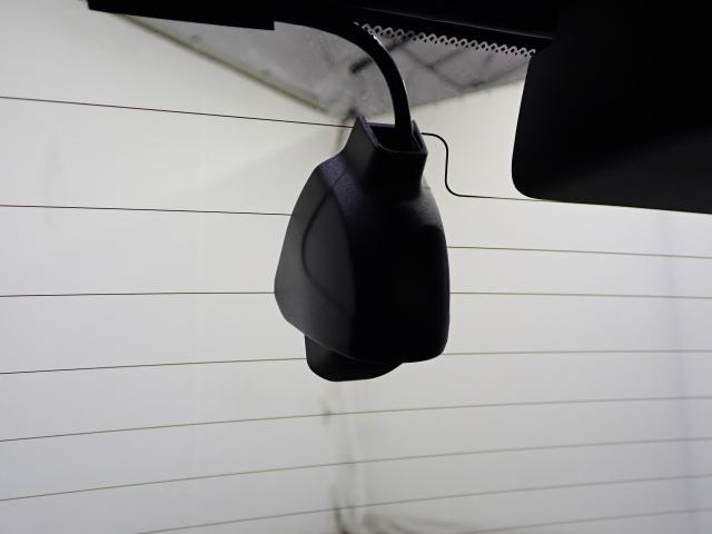 フィット ｅ：ＨＥＶホーム　クリソナ　助手席エアバッグ　運転席エアバッグ　アイドリングストップ　ＬＥＤライト　ＵＳＢ接続　バックカメラ　ＡＢＳ　サイドエアバッグ　オートクルーズコントロール　フルセグＴＶ　記録簿（26枚目）