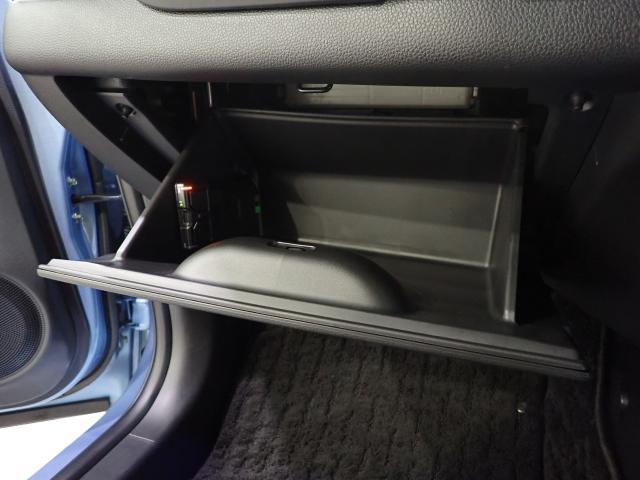 フィット ｅ：ＨＥＶホーム　クリソナ　助手席エアバッグ　運転席エアバッグ　アイドリングストップ　ＬＥＤライト　ＵＳＢ接続　バックカメラ　ＡＢＳ　サイドエアバッグ　オートクルーズコントロール　フルセグＴＶ　記録簿（40枚目）