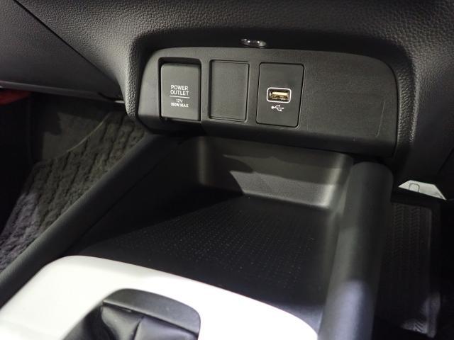 フィット ｅ：ＨＥＶホーム　クリソナ　助手席エアバッグ　運転席エアバッグ　アイドリングストップ　ＬＥＤライト　ＵＳＢ接続　バックカメラ　ＡＢＳ　サイドエアバッグ　オートクルーズコントロール　フルセグＴＶ　記録簿（42枚目）