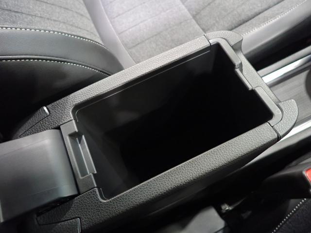 フィット ｅ：ＨＥＶホーム　クリソナ　助手席エアバッグ　運転席エアバッグ　アイドリングストップ　ＬＥＤライト　ＵＳＢ接続　バックカメラ　ＡＢＳ　サイドエアバッグ　オートクルーズコントロール　フルセグＴＶ　記録簿（44枚目）