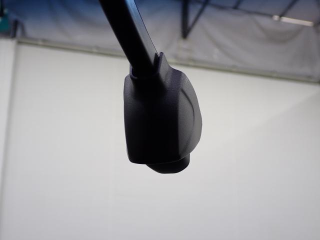 フィット ｅ：ＨＥＶホーム　クリソナ　助手席エアバッグ　運転席エアバッグ　アイドリングストップ　ＬＥＤライト　ＵＳＢ接続　バックカメラ　ＡＢＳ　サイドエアバッグ　オートクルーズコントロール　フルセグＴＶ　記録簿（51枚目）