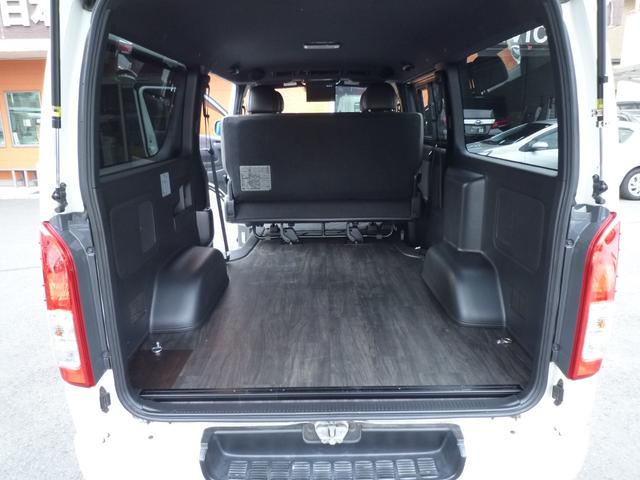 ハイエースバン スーパーGL 50TH アニバーサリーリミテッド ワンオーナー・禁煙車・TRDスポイラー・両側自動ドア・ワーク17インチ・ヒッチメンバー・荷室フローリング・LEDヘッドライト・カロッツェリアナビTV・HDMI/ブルートゥース・ETC・スマートキー(30枚目)