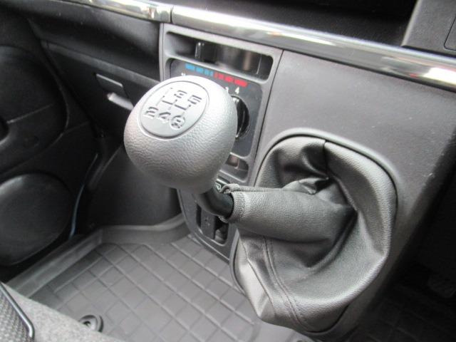 ピクシスバン クルーズターボ　ＳＡＩＩＩ　５速マニュアル　ターボ　ＬＥＤヘッドライト　ＬＥＤフォグランプ　カロッツェリアメモリーナビ　Ｂｌｕｅｔｏｏｔｈオーディオ　ハンズフリー　ＤＶＤビデオ　電動格納ミラー　キーレス　パワーウインドウ（9枚目）