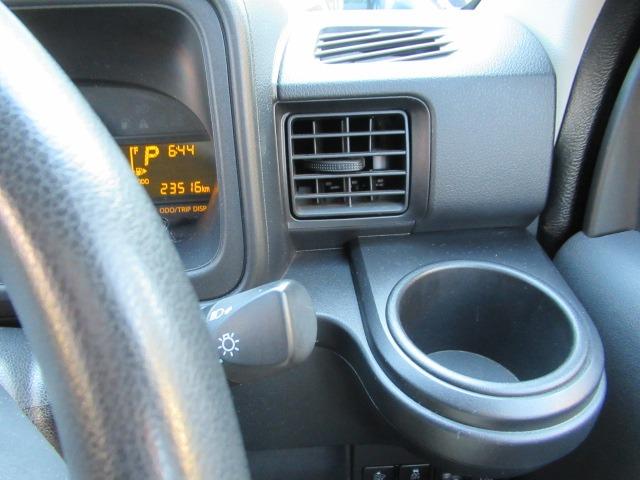 天井の汚れ、ダッシュボードの糊あとも無く、前オーナーさんが大切に使用していた感じが伺えます！メーターの視認性が良いところも大きなポイントですね♪ＴＥＬ　０４７−３５７−１１９０