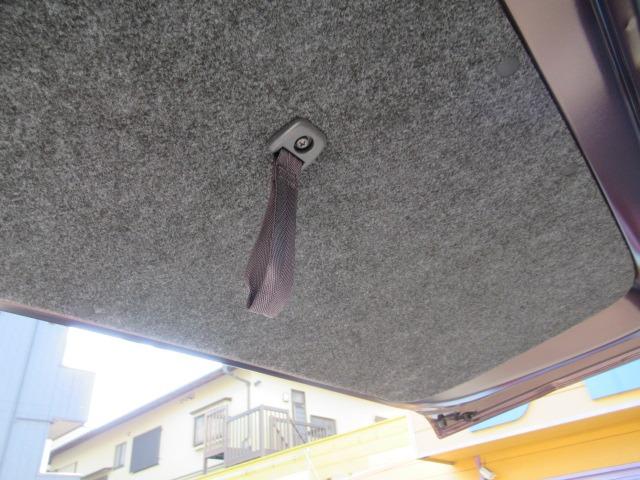 天井の汚れ、ダッシュボードの糊あとも無く、前オーナーさんが大切に使用していた感じが伺えます！メーターの視認性が良いところも大きなポイントですね♪ＴＥＬ　０４７−３５７−１１９０