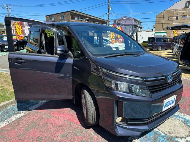 ハイブリッドV トヨタセーフティセンス/純正SDナビ/フルセグ/CD/DVD/Bluetooth/バックカメラ/ETC/片側パワースライドドア/スマートキー/シートヒーター/クルーズコントロール/ロールサンシェード(27枚目)