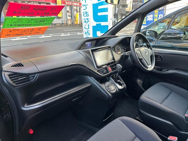 Ｘ　後期型／禁煙車／純正ナビ／Ｂｌｕｅｔｏｏｔｈ／電動スライドドア／テレビ／アイドリングストップ／ＥＴＣ／スマートキー／ロールサンシェード／ＬＥＤオートライト／クルーズコントロール／３列シート／８人乗り／(43枚目)