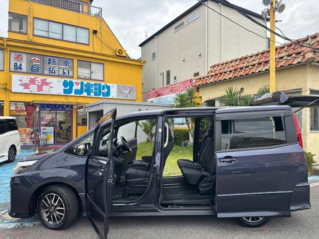 ノア Ｓｉ　禁煙／純正ＳＤナビ／フルセグ／ＤＶＤ／Ｂｌｕｅｔｏｏｔｈ／フリップダウンモニター／バックカメラ／ＥＴＣ／電動スライド／スマートキー／ＬＥＤオートライト／ロールサンシェード／アイドリングストップ／保証書（6枚目）