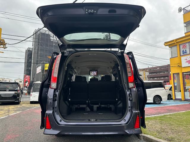 ノア Ｓｉ　禁煙／純正ＳＤナビ／フルセグ／ＤＶＤ／Ｂｌｕｅｔｏｏｔｈ／フリップダウンモニター／バックカメラ／ＥＴＣ／電動スライド／スマートキー／ＬＥＤオートライト／ロールサンシェード／アイドリングストップ／保証書（34枚目）