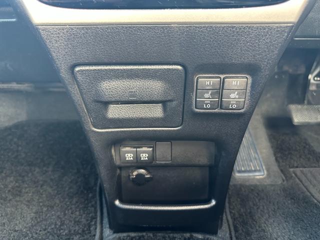 エスクァイア Gi 禁煙/トヨタセーフティセンス/純正SDナビ/フルセグ/DVD/Bluetooth/バックカメラ/ETC/スマートキー/電動スライド/LED/クルコン/ドラレコ/本革/シートヒーター/ロールサンシェード(16枚目)