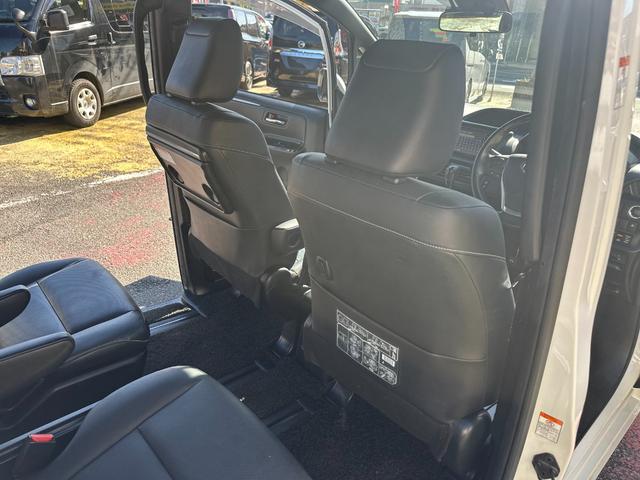 エスクァイア Gi 禁煙/トヨタセーフティセンス/純正SDナビ/フルセグ/DVD/Bluetooth/バックカメラ/ETC/スマートキー/電動スライド/LED/クルコン/ドラレコ/本革/シートヒーター/ロールサンシェード(29枚目)