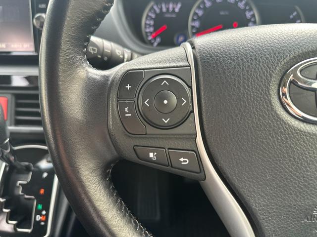 ノア Ｇ　トヨタセーフティセンス／純正ＳＤナビ／フルセグ／ＤＶＤ／Ｂｌｕｅｔｏｏｔｈ／バックカメラ／ＥＴＣ２．０／電動スライド／スマートキー／ＬＥＤ／クルコン／デュアルオートＡＣ／ロールサンシェード／純正アルミ（11枚目）