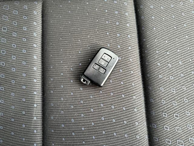 ノア Ｇ　トヨタセーフティセンス／純正ＳＤナビ／フルセグ／ＤＶＤ／Ｂｌｕｅｔｏｏｔｈ／バックカメラ／ＥＴＣ２．０／電動スライド／スマートキー／ＬＥＤ／クルコン／デュアルオートＡＣ／ロールサンシェード／純正アルミ（17枚目）