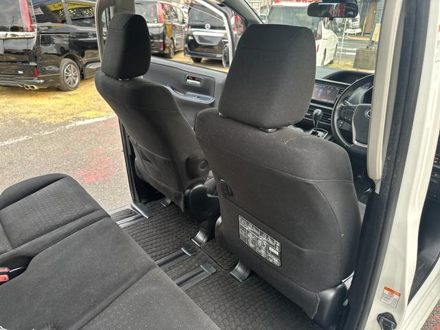 ノア Ｇ　トヨタセーフティセンス／純正ＳＤナビ／フルセグ／ＤＶＤ／Ｂｌｕｅｔｏｏｔｈ／バックカメラ／ＥＴＣ２．０／電動スライド／スマートキー／ＬＥＤ／クルコン／デュアルオートＡＣ／ロールサンシェード／純正アルミ（29枚目）