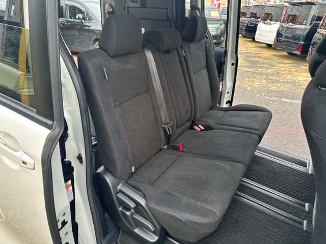 ノア Ｇ　トヨタセーフティセンス／純正ＳＤナビ／フルセグ／ＤＶＤ／Ｂｌｕｅｔｏｏｔｈ／バックカメラ／ＥＴＣ２．０／電動スライド／スマートキー／ＬＥＤ／クルコン／デュアルオートＡＣ／ロールサンシェード／純正アルミ（30枚目）