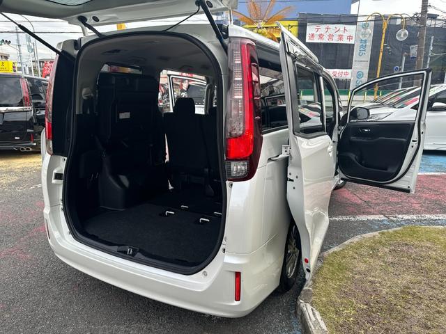 ノア Ｇ　トヨタセーフティセンス／純正ＳＤナビ／フルセグ／ＤＶＤ／Ｂｌｕｅｔｏｏｔｈ／バックカメラ／ＥＴＣ２．０／電動スライド／スマートキー／ＬＥＤ／クルコン／デュアルオートＡＣ／ロールサンシェード／純正アルミ（32枚目）