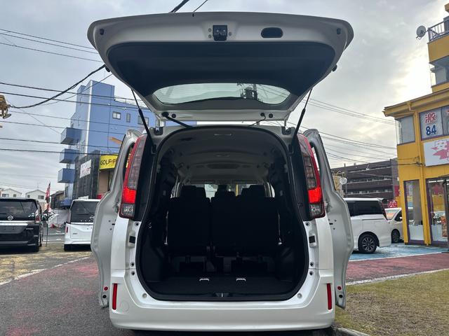 ノア Ｇ　トヨタセーフティセンス／純正ＳＤナビ／フルセグ／ＤＶＤ／Ｂｌｕｅｔｏｏｔｈ／バックカメラ／ＥＴＣ２．０／電動スライド／スマートキー／ＬＥＤ／クルコン／デュアルオートＡＣ／ロールサンシェード／純正アルミ（33枚目）