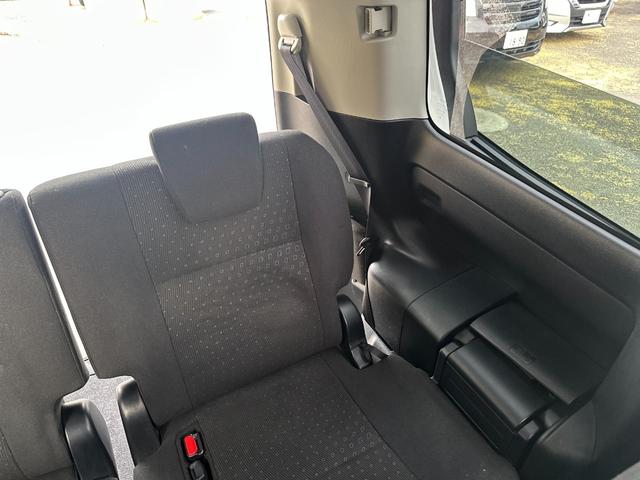 ノア Ｇ　トヨタセーフティセンス／純正ＳＤナビ／フルセグ／ＤＶＤ／Ｂｌｕｅｔｏｏｔｈ／バックカメラ／ＥＴＣ２．０／電動スライド／スマートキー／ＬＥＤ／クルコン／デュアルオートＡＣ／ロールサンシェード／純正アルミ（46枚目）