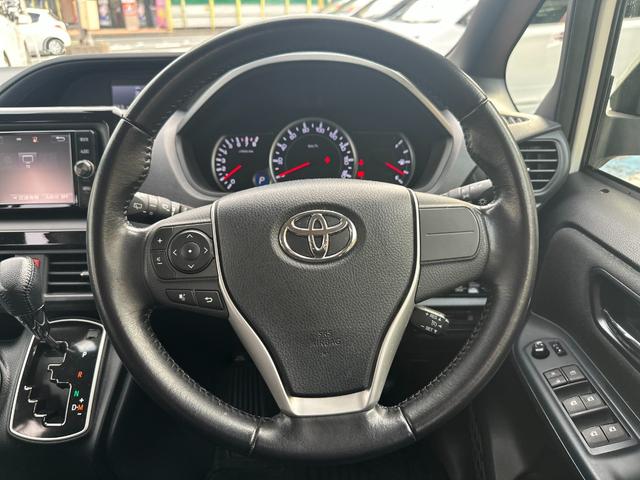 ノア Ｇ　トヨタセーフティセンス／純正ＳＤナビ／フルセグ／ＤＶＤ／Ｂｌｕｅｔｏｏｔｈ／バックカメラ／ＥＴＣ２．０／電動スライド／スマートキー／ＬＥＤ／クルコン／デュアルオートＡＣ／ロールサンシェード／純正アルミ（65枚目）