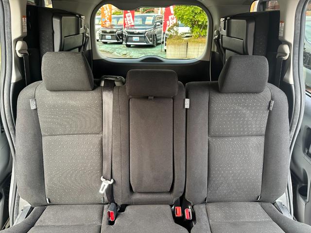 ノア Ｇ　トヨタセーフティセンス／純正ＳＤナビ／フルセグ／ＤＶＤ／Ｂｌｕｅｔｏｏｔｈ／バックカメラ／ＥＴＣ２．０／電動スライド／スマートキー／ＬＥＤ／クルコン／デュアルオートＡＣ／ロールサンシェード／純正アルミ（75枚目）