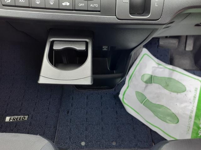 フリード Ｇ　ジャストセレクション　電動スライドドア　キセノンヘッドライト　オートライト　スマートキー　ＥＴＣ　純正ＨＤＤインターナビ　ＴＶ　ミュージックサーバー　ＤＶＤ再生　ＶＩＤＥＯ　バックカメラ　除菌（43枚目）