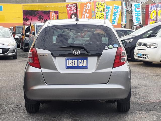 フィット Ｇ　ハイウェイエディション　禁煙車　キセノンヘッドライト　オートライト　ＥＴＣ　純正ＨＤＤインターナビ　ミュージックサーバー　テレビ　ＤＶＤ再生　ＶＩＤＥＯ　バックカメラ　キーレス　電動格納ミラー　ドアバイザー　除菌（7枚目）