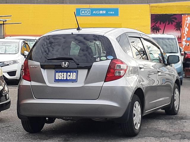 フィット Ｇ　ハイウェイエディション　禁煙車　キセノンヘッドライト　オートライト　ＥＴＣ　純正ＨＤＤインターナビ　ミュージックサーバー　テレビ　ＤＶＤ再生　ＶＩＤＥＯ　バックカメラ　キーレス　電動格納ミラー　ドアバイザー　除菌（8枚目）