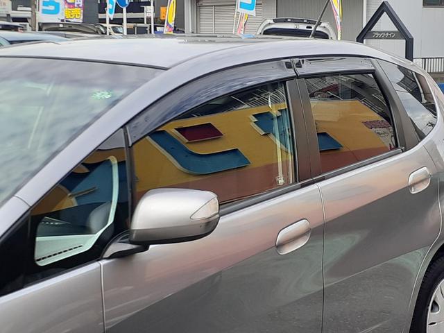 フィット Ｇ　ハイウェイエディション　禁煙車　キセノンヘッドライト　オートライト　ＥＴＣ　純正ＨＤＤインターナビ　ミュージックサーバー　テレビ　ＤＶＤ再生　ＶＩＤＥＯ　バックカメラ　キーレス　電動格納ミラー　ドアバイザー　除菌（17枚目）