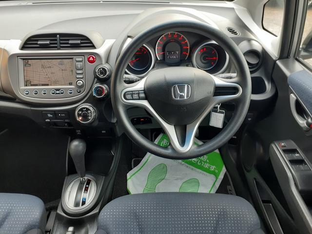 フィット Ｇ　ハイウェイエディション　禁煙車　キセノンヘッドライト　オートライト　ＥＴＣ　純正ＨＤＤインターナビ　ミュージックサーバー　テレビ　ＤＶＤ再生　ＶＩＤＥＯ　バックカメラ　キーレス　電動格納ミラー　ドアバイザー　除菌（30枚目）