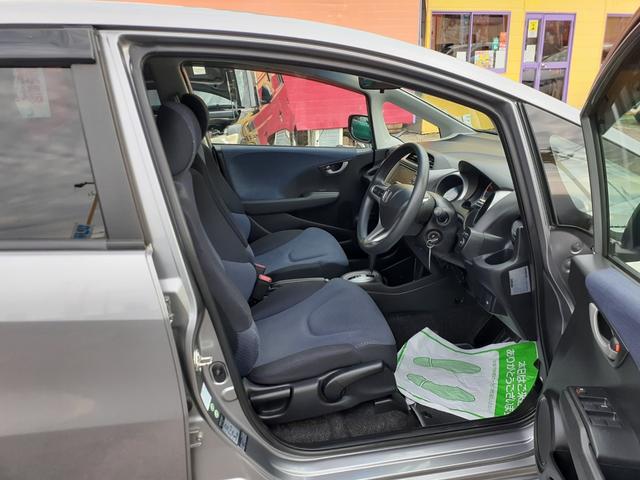 フィット Ｇ　ハイウェイエディション　禁煙車　キセノンヘッドライト　オートライト　ＥＴＣ　純正ＨＤＤインターナビ　ミュージックサーバー　テレビ　ＤＶＤ再生　ＶＩＤＥＯ　バックカメラ　キーレス　電動格納ミラー　ドアバイザー　除菌（31枚目）