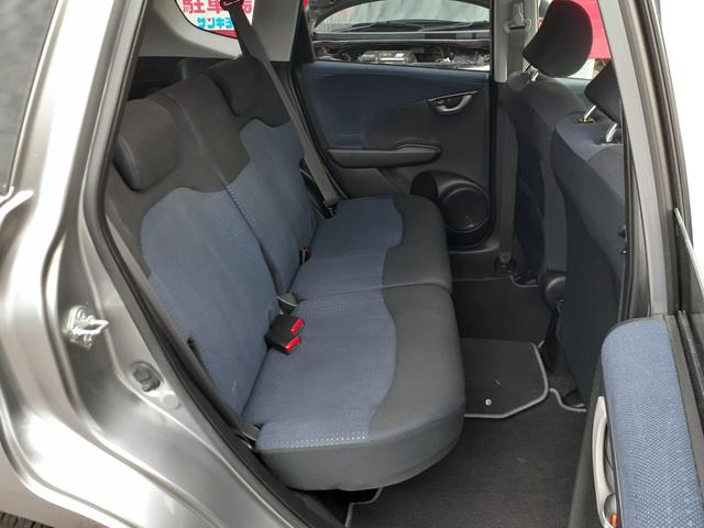 フィット Ｇ　ハイウェイエディション　禁煙車　キセノンヘッドライト　オートライト　ＥＴＣ　純正ＨＤＤインターナビ　ミュージックサーバー　テレビ　ＤＶＤ再生　ＶＩＤＥＯ　バックカメラ　キーレス　電動格納ミラー　ドアバイザー　除菌（33枚目）