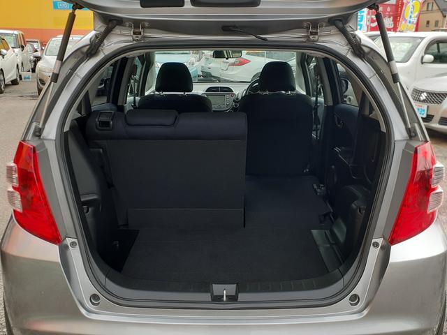 フィット Ｇ　ハイウェイエディション　禁煙車　キセノンヘッドライト　オートライト　ＥＴＣ　純正ＨＤＤインターナビ　ミュージックサーバー　テレビ　ＤＶＤ再生　ＶＩＤＥＯ　バックカメラ　キーレス　電動格納ミラー　ドアバイザー　除菌（66枚目）