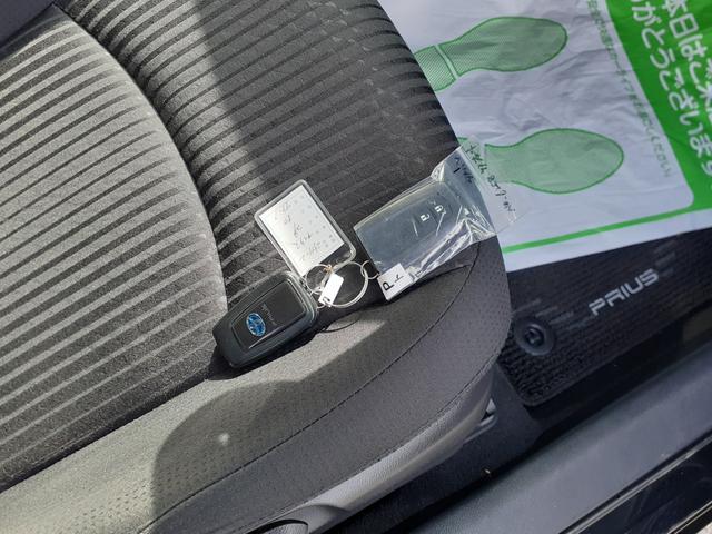 プリウス Sセーフティプラス 禁煙 セーフティセンス Aクルコン HUD LEDヘッドライト フォグランプ 純正9インチナビ 地デジTV Bluetooth DVD再生 SD バックカメラ ETC2.0 前後センサー 前後ドラレコ(45枚目)