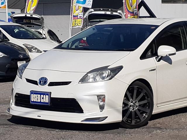 プリウス Ｓ　禁煙車　１オーナー車　モデリスタフルエアロ　車高調　ＣＯＳＭＩＣ１８インチアルミ　キセノン　ＥＴＣ　純正ナビ　フルセグＴＶ　Ｂｌｕｅｔｏｏｔｈ　ＤＶＤ　ＳＤ　バックカメラ　ドラレコ　スモークフィルム（12枚目）
