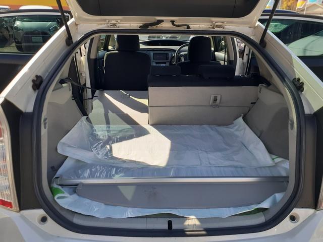 プリウス Ｓ　禁煙車　１オーナー車　モデリスタフルエアロ　車高調　ＣＯＳＭＩＣ１８インチアルミ　キセノン　ＥＴＣ　純正ナビ　フルセグＴＶ　Ｂｌｕｅｔｏｏｔｈ　ＤＶＤ　ＳＤ　バックカメラ　ドラレコ　スモークフィルム（25枚目）