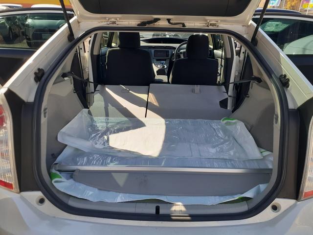 プリウス Ｓ　禁煙車　１オーナー車　モデリスタフルエアロ　車高調　ＣＯＳＭＩＣ１８インチアルミ　キセノン　ＥＴＣ　純正ナビ　フルセグＴＶ　Ｂｌｕｅｔｏｏｔｈ　ＤＶＤ　ＳＤ　バックカメラ　ドラレコ　スモークフィルム（26枚目）