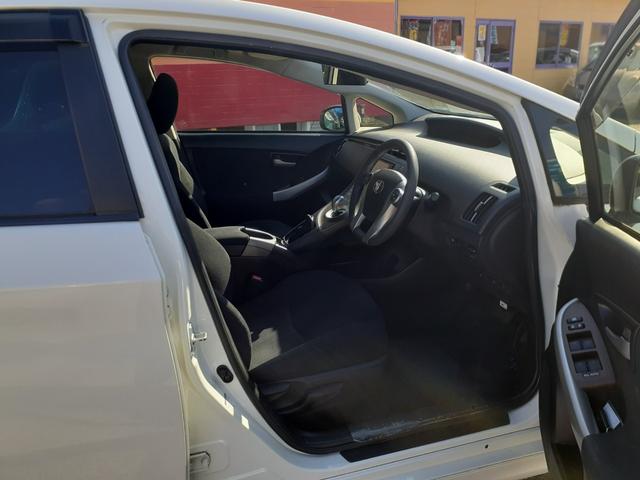 プリウス Ｓ　禁煙車　１オーナー車　モデリスタフルエアロ　車高調　ＣＯＳＭＩＣ１８インチアルミ　キセノン　ＥＴＣ　純正ナビ　フルセグＴＶ　Ｂｌｕｅｔｏｏｔｈ　ＤＶＤ　ＳＤ　バックカメラ　ドラレコ　スモークフィルム（32枚目）