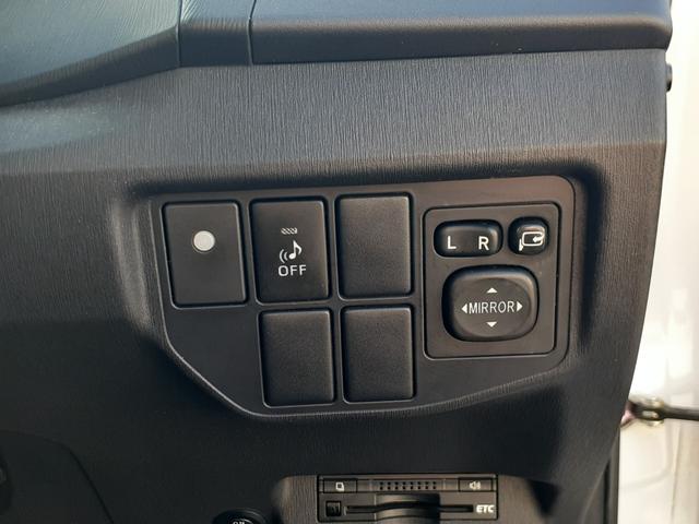 プリウス Ｓ　禁煙車　１オーナー車　モデリスタフルエアロ　車高調　ＣＯＳＭＩＣ１８インチアルミ　キセノン　ＥＴＣ　純正ナビ　フルセグＴＶ　Ｂｌｕｅｔｏｏｔｈ　ＤＶＤ　ＳＤ　バックカメラ　ドラレコ　スモークフィルム（44枚目）