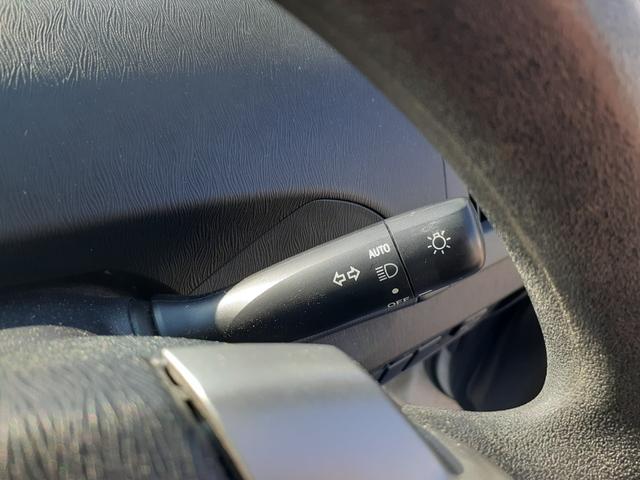 プリウス Ｓ　禁煙車　１オーナー車　モデリスタフルエアロ　車高調　ＣＯＳＭＩＣ１８インチアルミ　キセノン　ＥＴＣ　純正ナビ　フルセグＴＶ　Ｂｌｕｅｔｏｏｔｈ　ＤＶＤ　ＳＤ　バックカメラ　ドラレコ　スモークフィルム（48枚目）