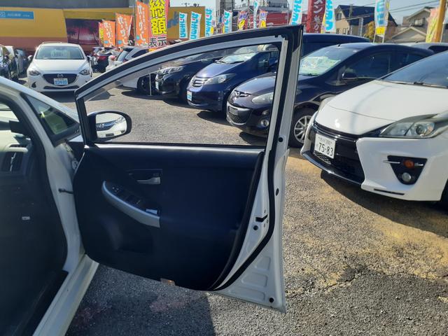 プリウス Ｓ　禁煙車　１オーナー車　モデリスタフルエアロ　車高調　ＣＯＳＭＩＣ１８インチアルミ　キセノン　ＥＴＣ　純正ナビ　フルセグＴＶ　Ｂｌｕｅｔｏｏｔｈ　ＤＶＤ　ＳＤ　バックカメラ　ドラレコ　スモークフィルム（50枚目）