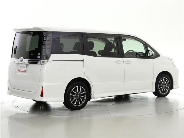 ヴォクシー ZS 煌 フルセグ メモリーナビ 後席モニター バックカメラ ETC 両側電動スライド LEDヘッドランプ 3列シート ウオークスルー DVD再生 乗車定員7人 アイドリングストップ ナビ&TV CD キーレス(3枚目)